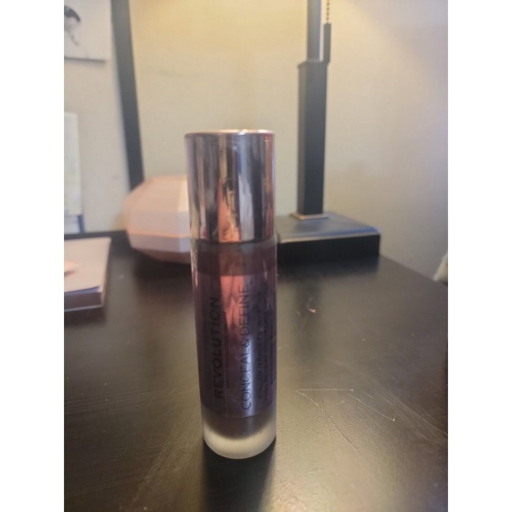 Makeup Revolution London Conceal and Define Full Coverage Foundation shade F18